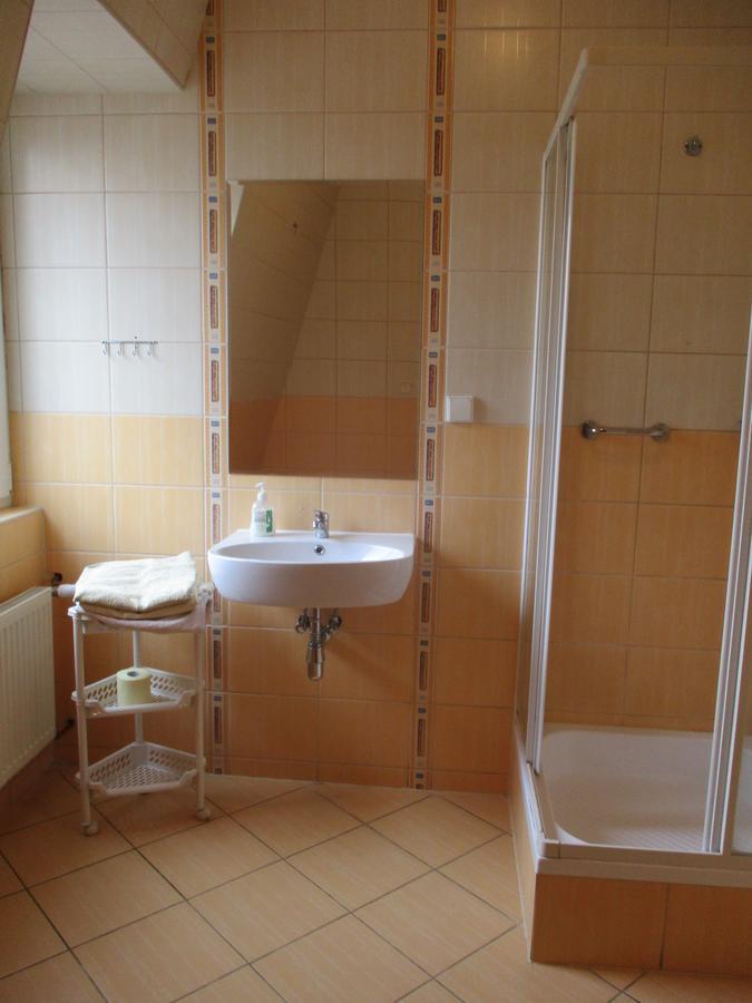 Hotel Pod Platanami Trzebnica Exterior photo